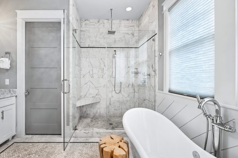 Home exchange in WaterSound FL, master bath with walk-in shower