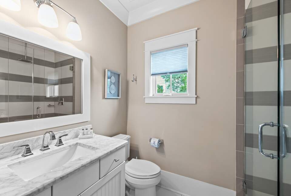 Home exchange in WaterSound FL, ensuite bathroom with marble vanity