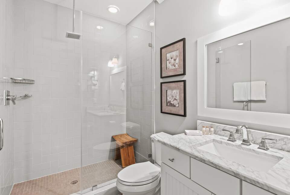 Home exchange in WaterSound FL, ensuite bathroom with glass shower