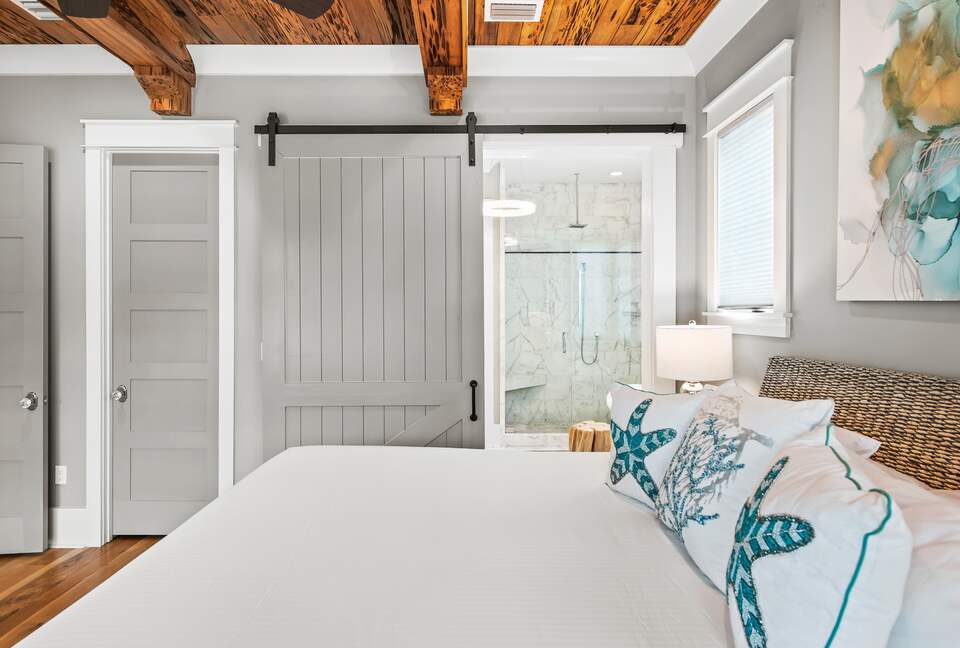 Home exchange in WaterSound FL, master bedroom with king-sized bed