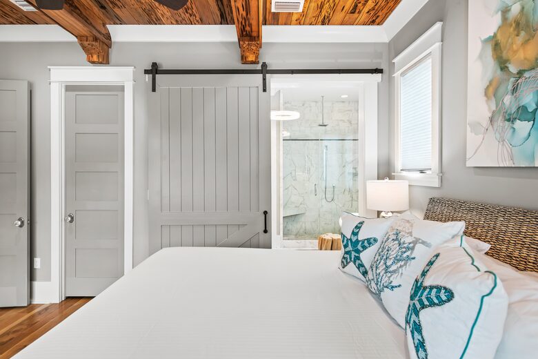 Home exchange in WaterSound FL, master bedroom with king-sized bed