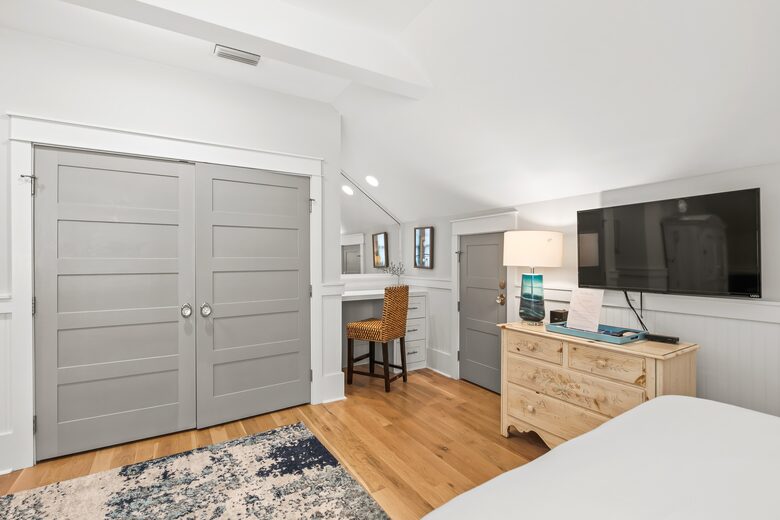 Home exchange in WaterSound FL, second floor bedroom with TV and desk