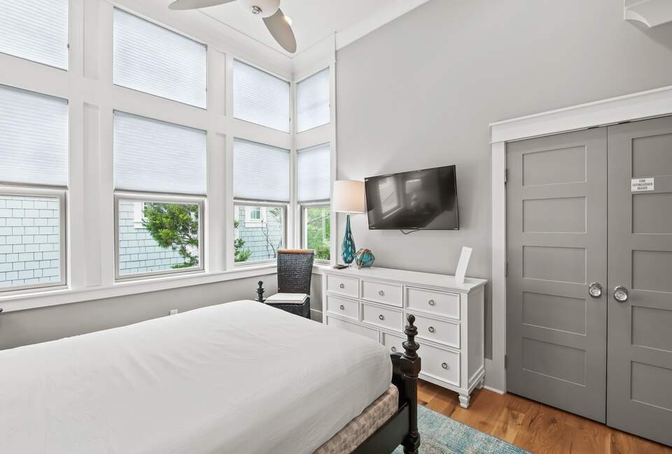 Home exchange in WaterSound FL, queen bedroom with flatscreen TV