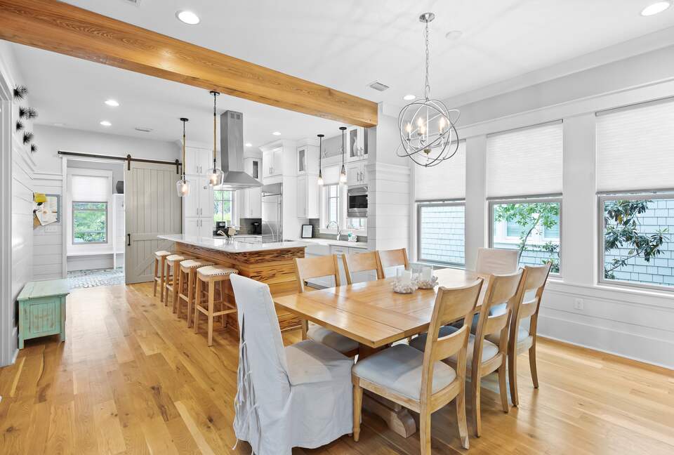 Home exchange in WaterSound FL, dining table that seats 8