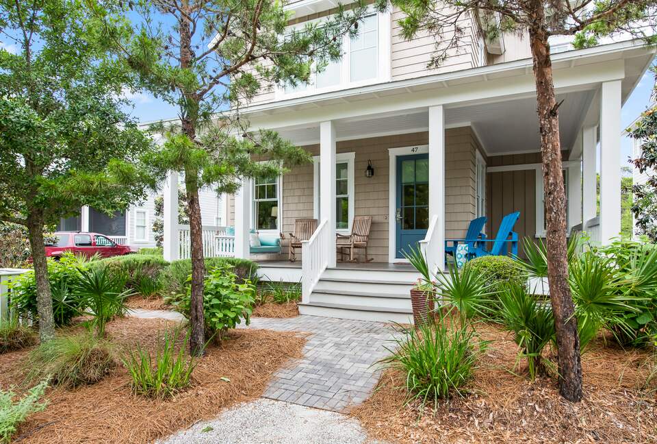 Home exchange in WaterSound FL, landscaping around front porch