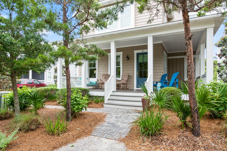 Home exchange in WaterSound FL, landscaping around front porch