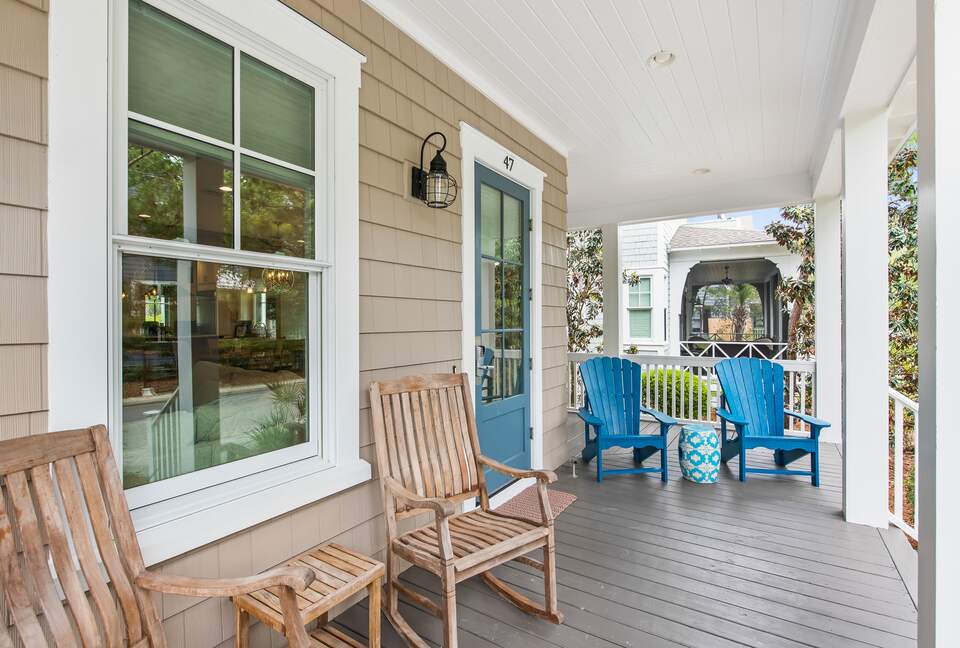 Home exchange in WaterSound FL, front porch with seating
