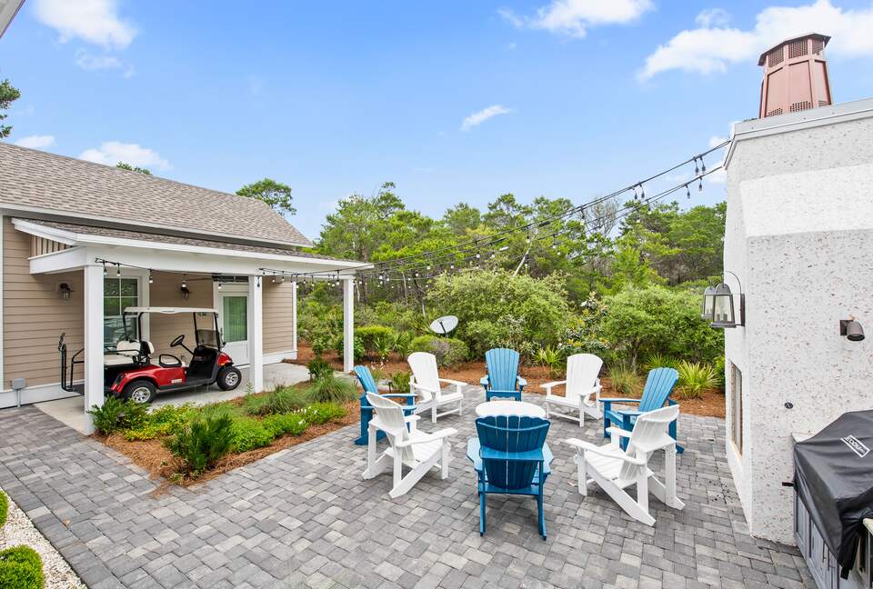 Home exchange in WaterSound FL, outdoor kitchen with gas grill