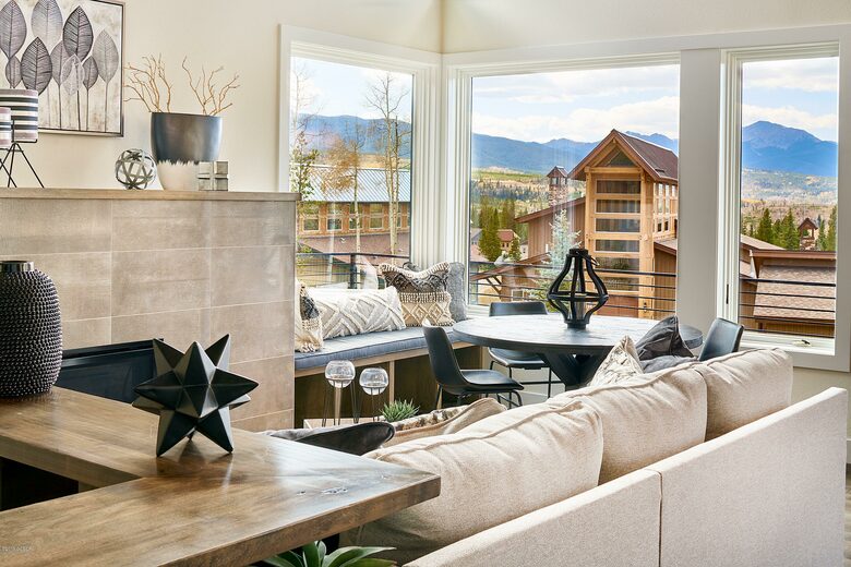 Home exchange in Fraser CO, living room with sunny oversized windows