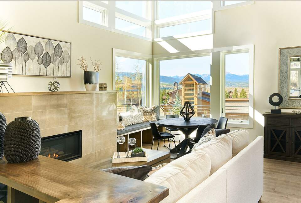 Home exchange in Fraser CO, living room with sunny oversized windows