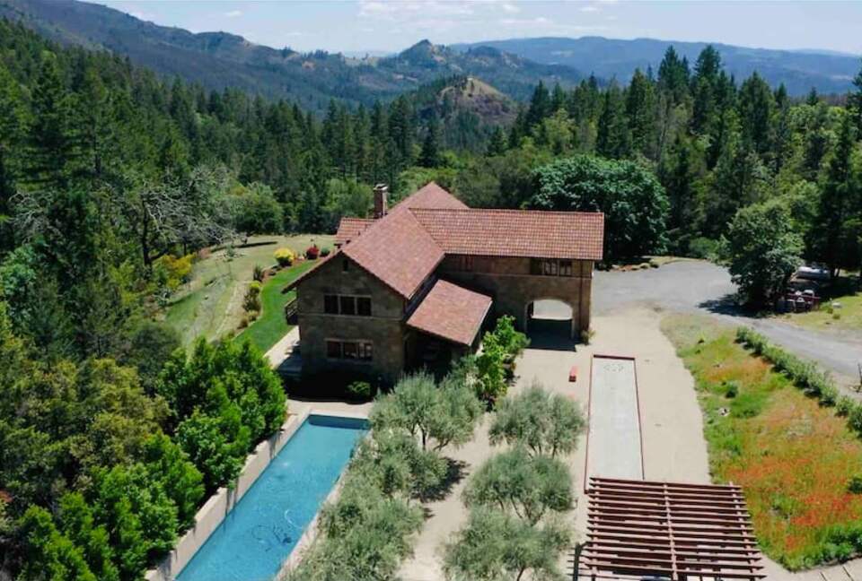 Home exchange in Calistoga CA, 5 bedroom 5 bath sleeps 8