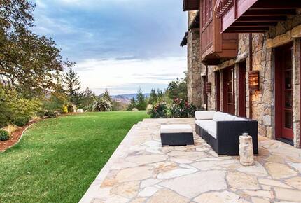 Home exchange in Calistoga CA, back patio with seating
