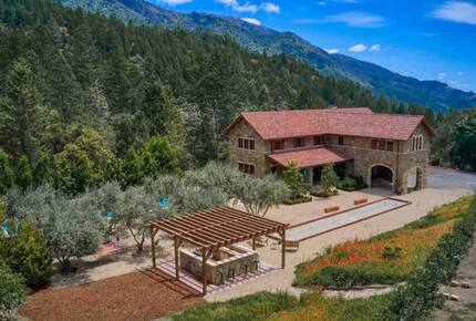 Home exchange in Calistoga CA, aerial view of backyard
