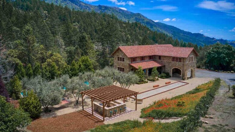 Home exchange in Calistoga CA, aerial view of backyard