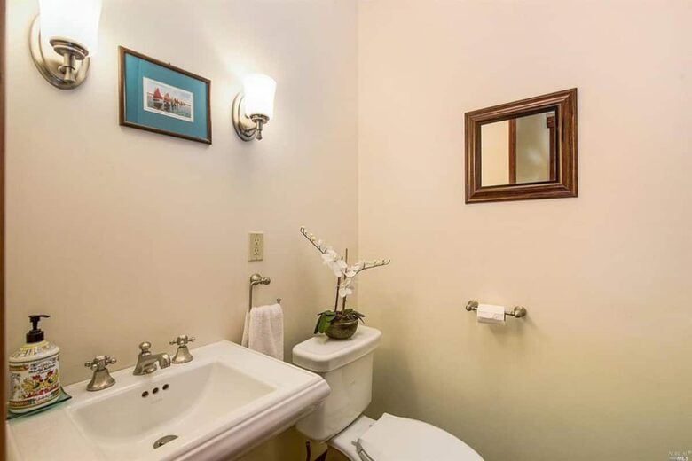 Home exchange in Calistoga CA, basement half bathroom
