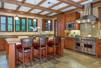 Home exchange in Calistoga CA, kitchen with Viking appliances