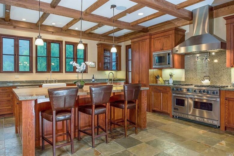 Home exchange in Calistoga CA, kitchen with Viking appliances