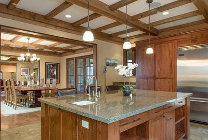 Home exchange in Calistoga CA, kitchen island with granite top
