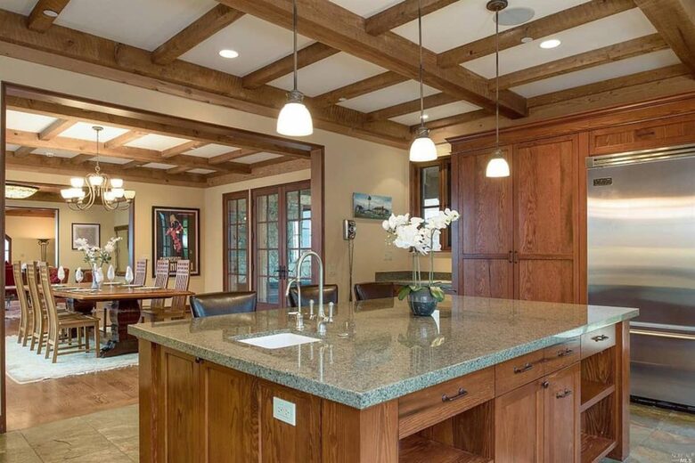 Home exchange in Calistoga CA, kitchen island with granite top