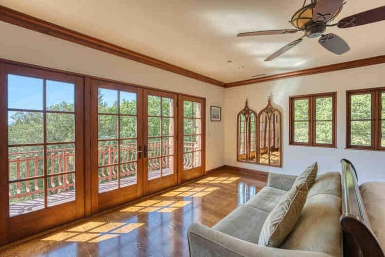 Home exchange in Calistoga CA, sofa in master suite