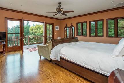 Home exchange in Calistoga CA, master with king bed and balcony