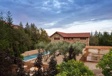Home exchange in Calistoga CA, view of backyard from the guest cottage