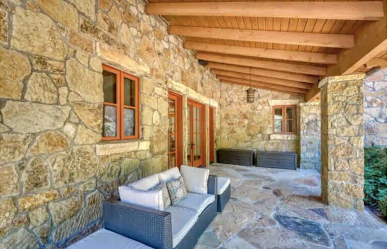 Home exchange in Calistoga CA, front porch with seating