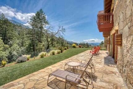 Home exchange in Calistoga CA, stone patio with seating