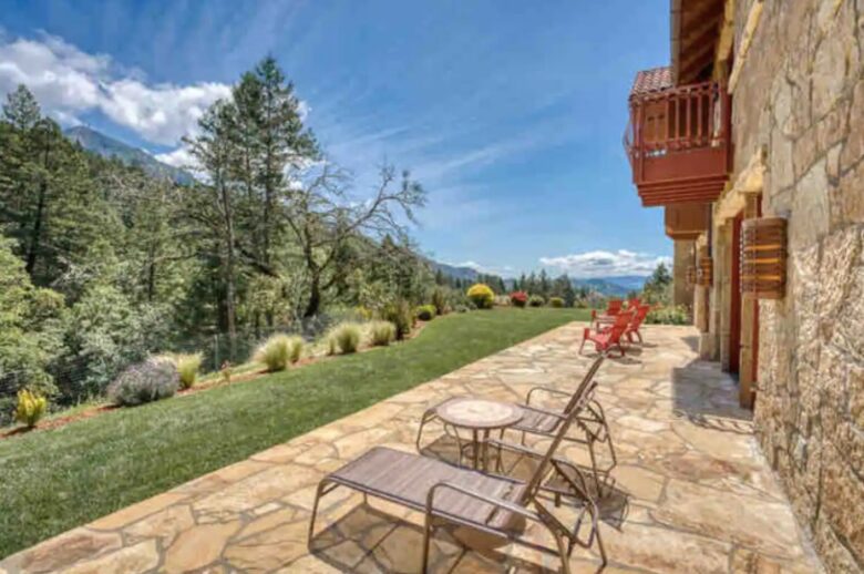 Home exchange in Calistoga CA, stone patio with seating