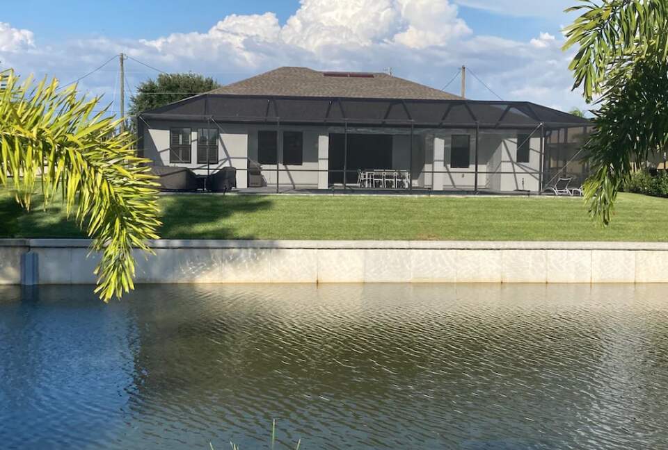 Home exchange in Cape Coral FL on canal, 4 bedroom 3 bath sleeps 8