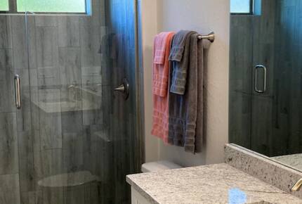 Home exchange in Cape Coral FL, full bathroom with glass door shower