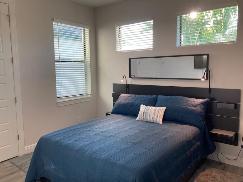 Home exchange in Cape Coral FL, bedroom with queen bed & blue bedding