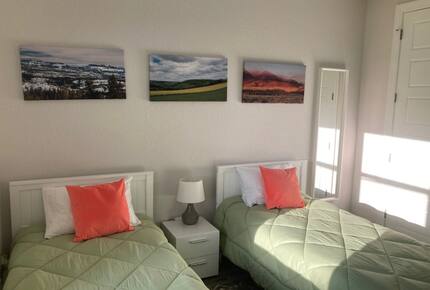 Home exchange in Cape Coral FL, bedroom with 2 twin beds