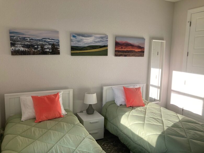 Home exchange in Cape Coral FL, bedroom with 2 twin beds