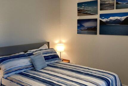 Home exchange in Cape Coral FL, bedroom with queen bed & striped sheet