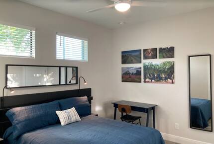 Home exchange in Cape Coral FL, bedroom with computer desk & mirror