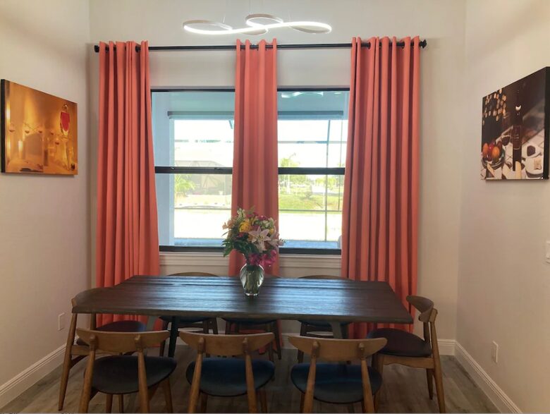 Home exchange in Cape Coral FL, dining room table for 7 near window