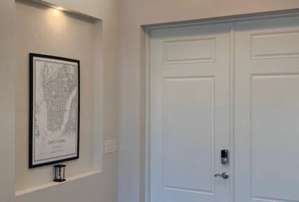 Home exchange in Cape Coral FL, entryway with decor & white doors