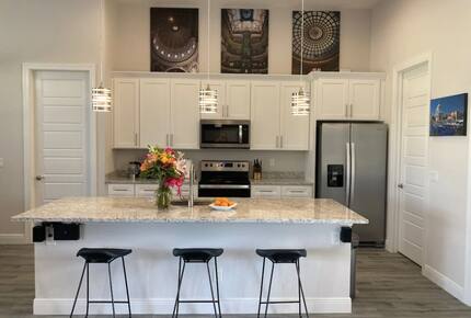 Home exchange in Cape Coral FL, kitchen with granite countertops