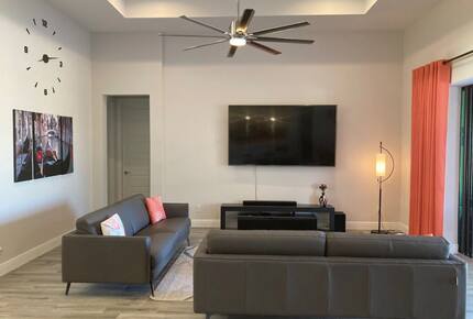 Home exchange in Cape Coral FL, living room with flatscreen TV