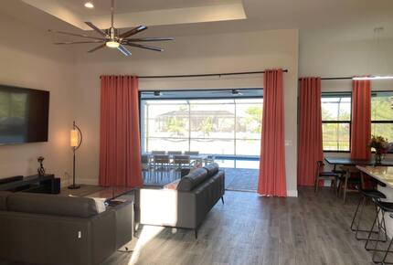 Home exchange in Cape Coral FL, living room with 2 sofas & door