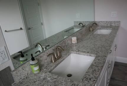 Home exchange in Cape Coral FL, master bath with dual granite vanity