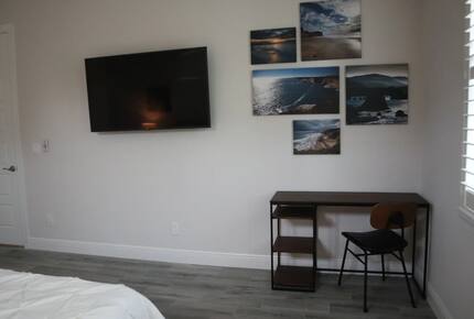 Home exchange in Cape Coral FL, master bedroom with computer desk