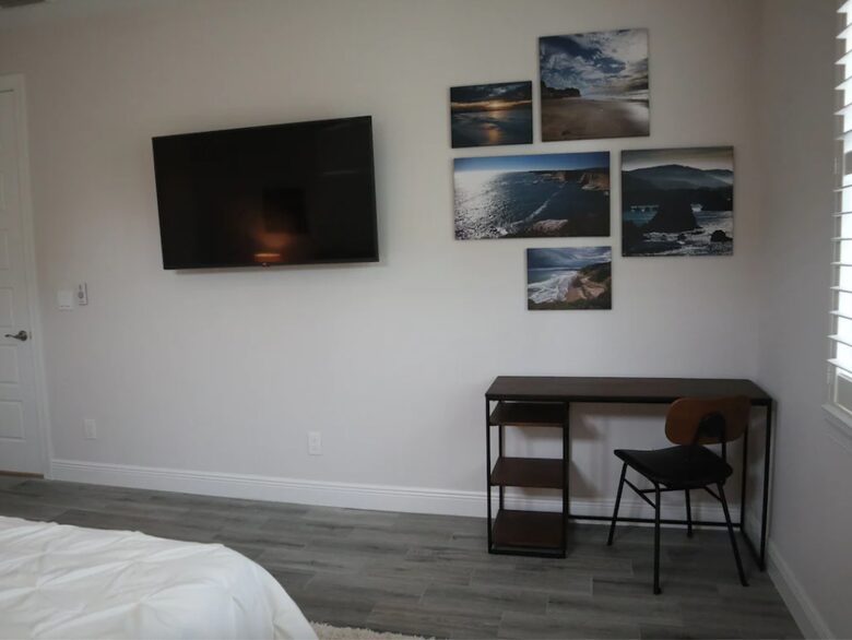 Home exchange in Cape Coral FL, master bedroom with computer desk