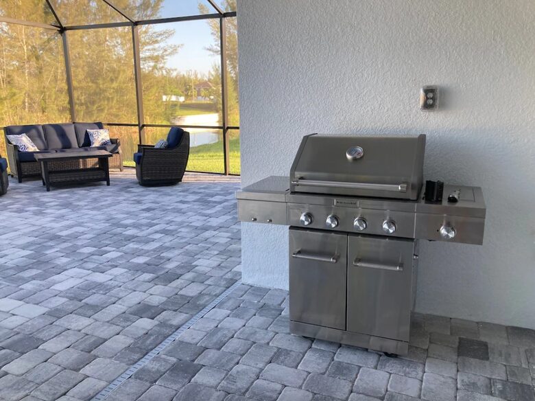 Home exchange in Cape Coral FL with KitchenAid BBQ grill