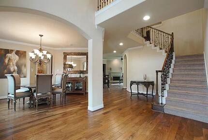 Home exchange in Woodlands TX with arched doorways