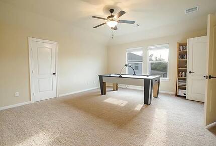 Home exchange in Woodlands TX, game room with air hockey table