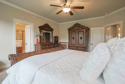 Home exchange in Woodlands TX, master with king-sized bed