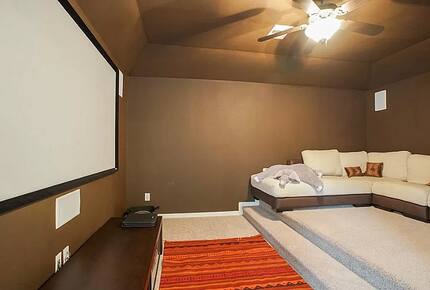 Home exchange in Woodlands TX, home theater room with projector