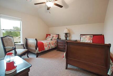 Home exchange in Woodlands TX, upstairs bedroom with 2 twin beds